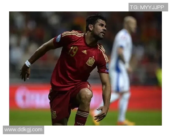 足球明星私生活揭秘球场外的爱情与争议全记录