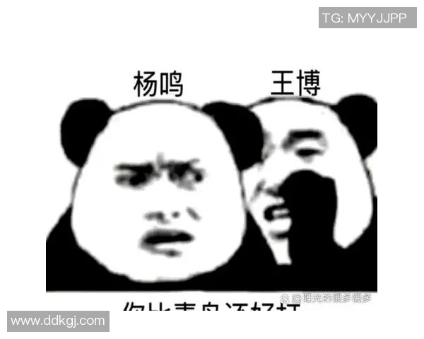 足球明星表情包中的爱心元素展现了他们对球迷的深情厚谊